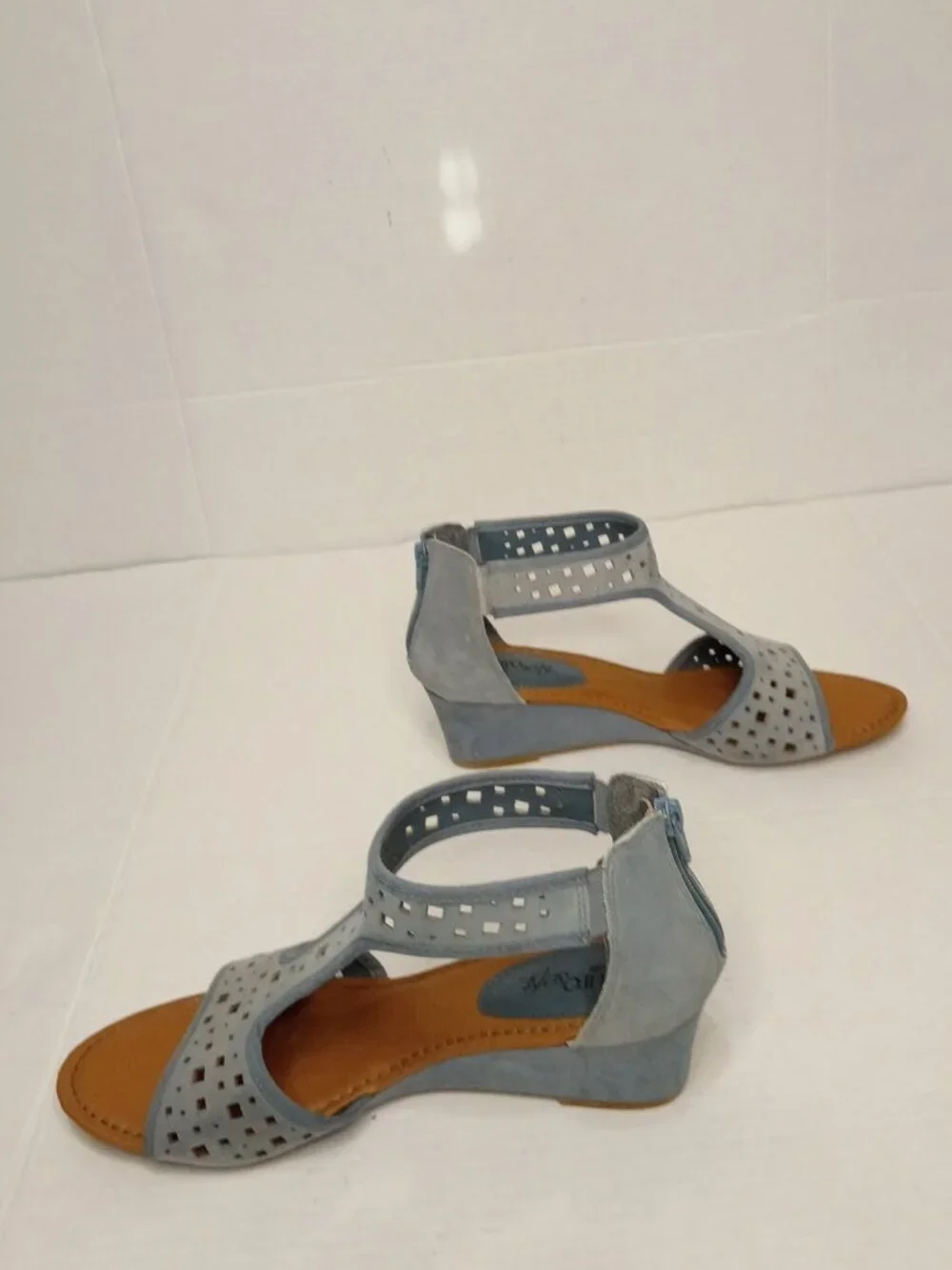 Eurosoft by Sofft Mesa Blue Laser Cut Wedge Sandals Women's Size 11